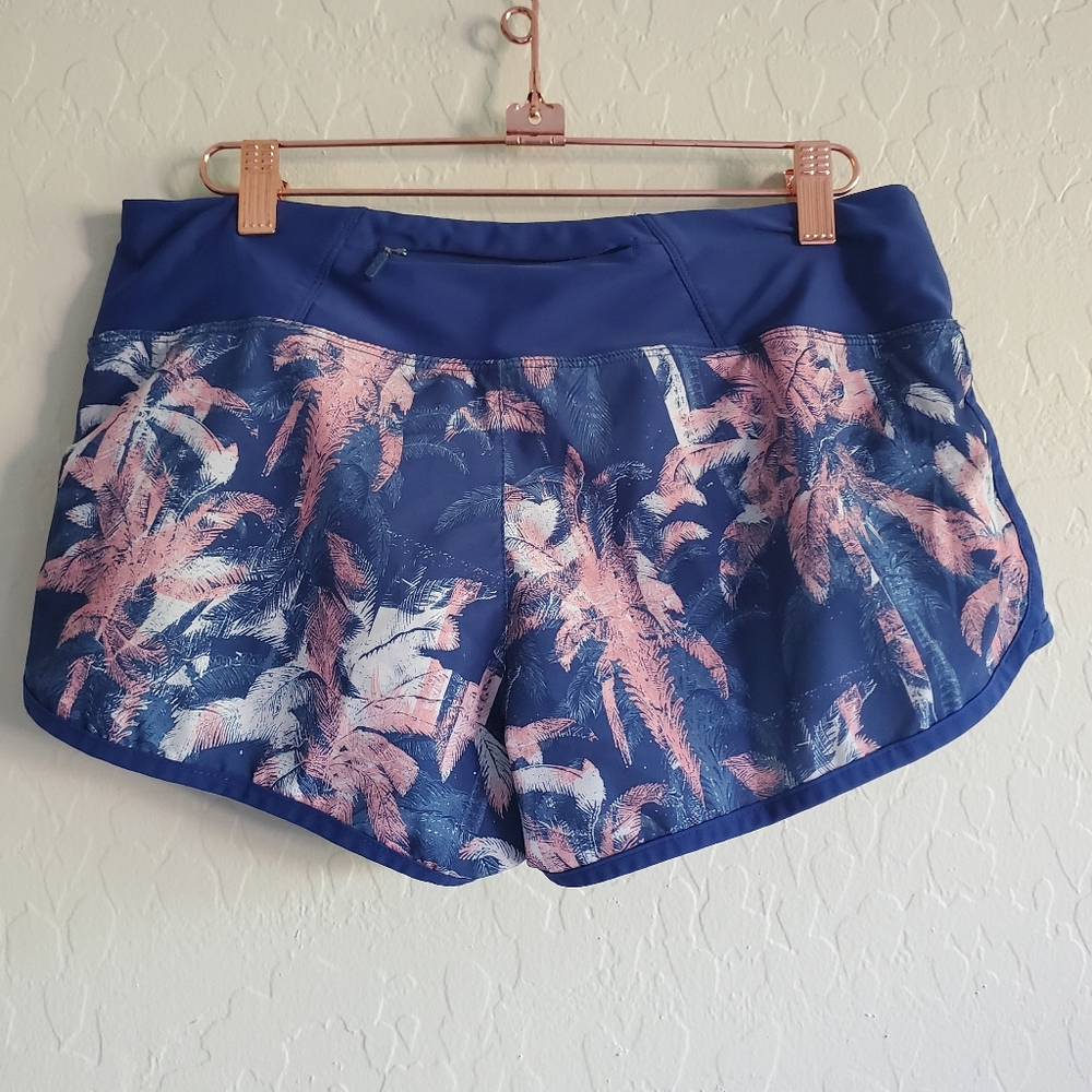⭐4/$20‎ Roxy Shorts Medium - Picture 2 of 8